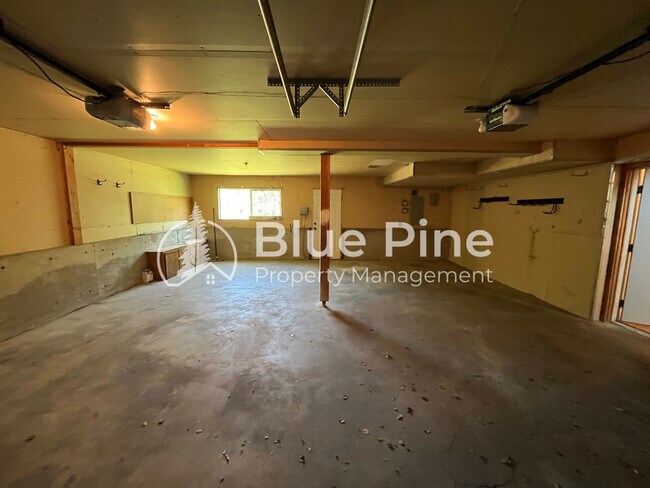 Building Photo - 395 Hemlock Cir