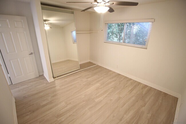 Building Photo - 2212 Edinburg Ave