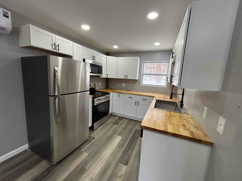 Building Photo - 3685 E Brutus St