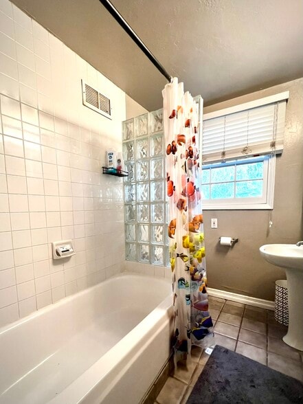 Guest Bathroom - 7855 Calle Juela