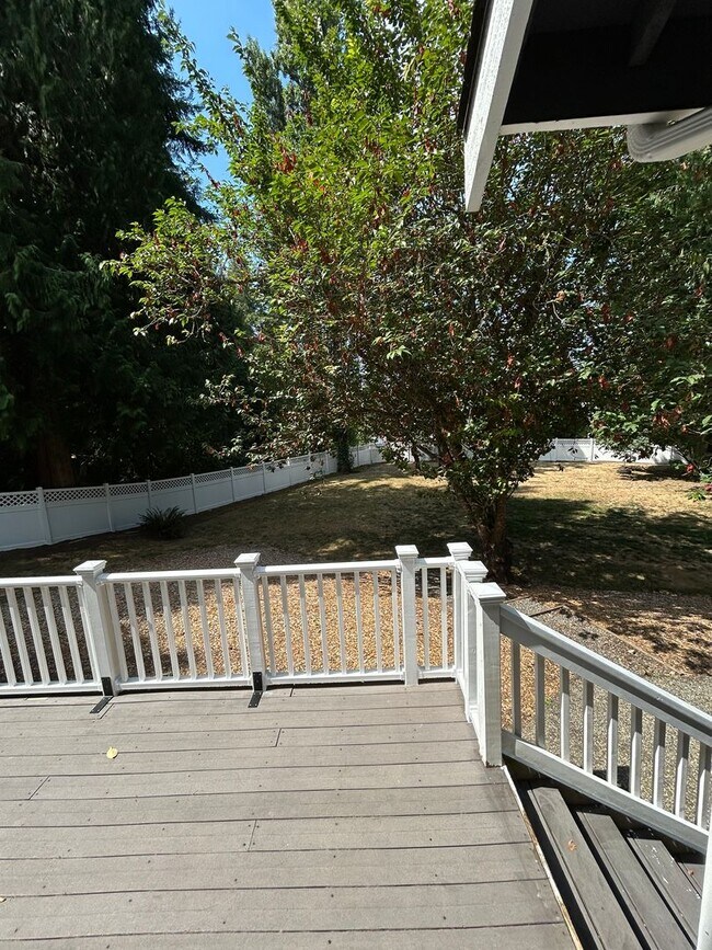Building Photo - For Rent – Stunning 4-Bedroom NW Contempor...