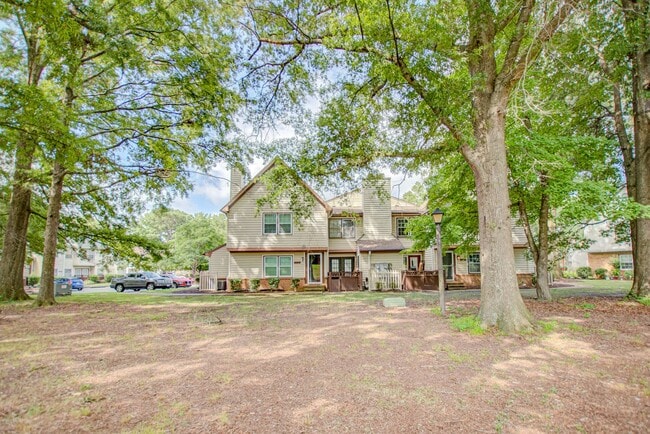 Building Photo - 2 Bed, 2 Bath Centrally Located Condo in G...