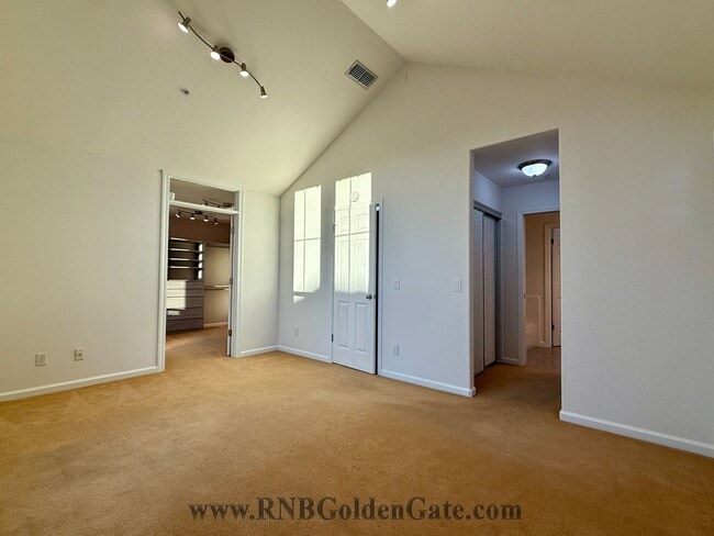 Building Photo - Gorgeous 3 bedroom, 2 and a half bathroom townhome in Hamilton Field for rent!