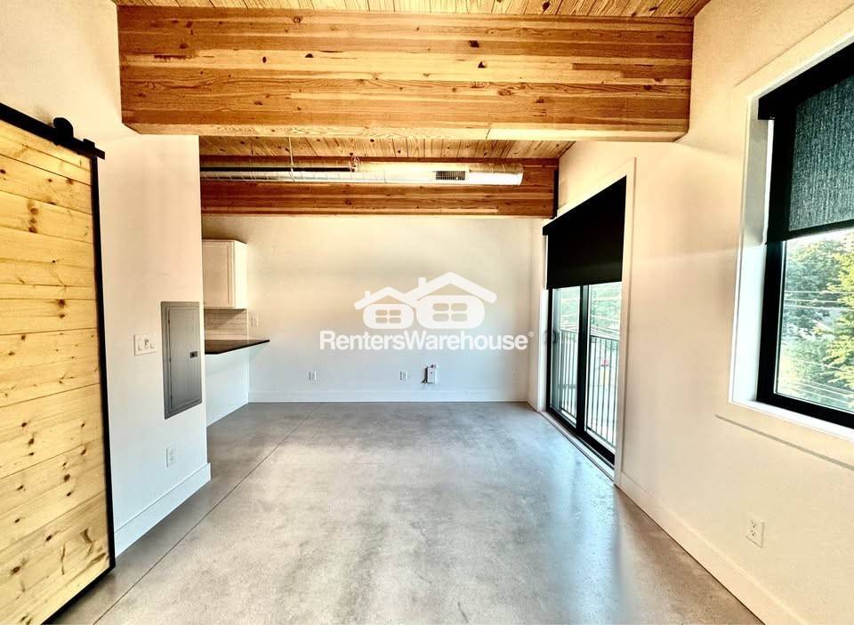 Building Photo - 2701 Ingersoll Ave