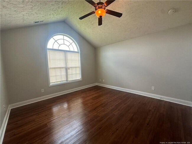 Building Photo - 450 Copper Creek Dr