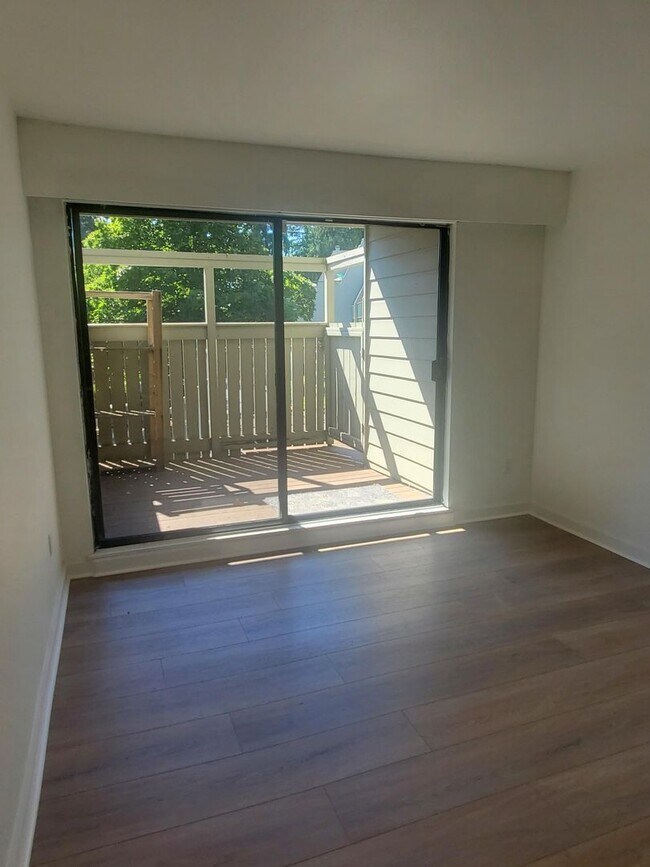 Building Photo - Modern 1 Bed Condo near Microsoft