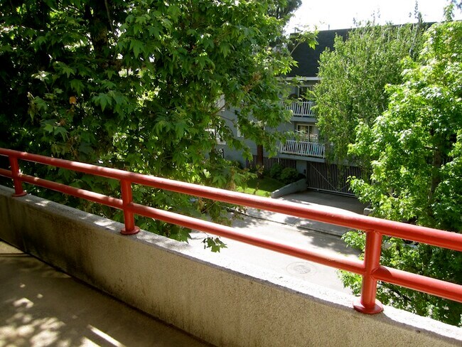 Building Photo - 10932 Morrison St