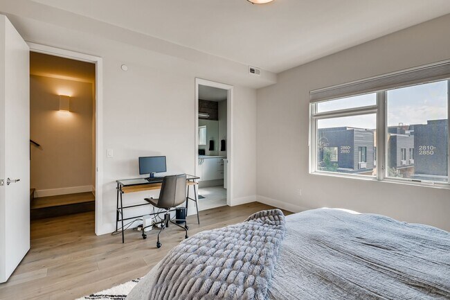 Building Photo - Contemporary Townhome with Rooftop Deck-Flatiron Views