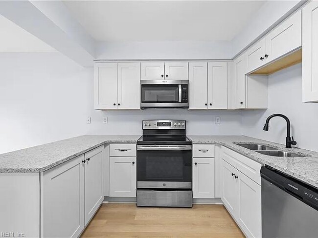 Building Photo - 1647 Ocean Bay Dr
