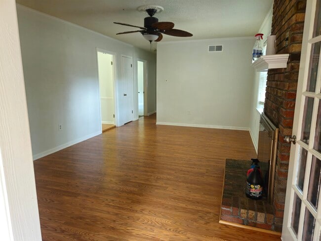 Building Photo - 3124 George Cove