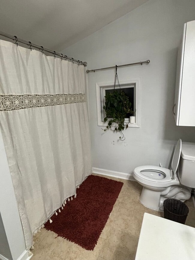 Building Photo - Cute Country Charmer – Bristol, VA  2 Bed ...
