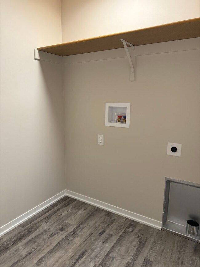 Building Photo - Brand New 2-story 3 bedroom/2.5 bath townhome