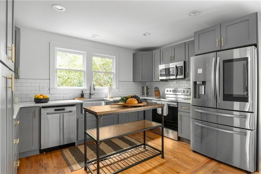 Building Photo - 217 Berean Ave SE