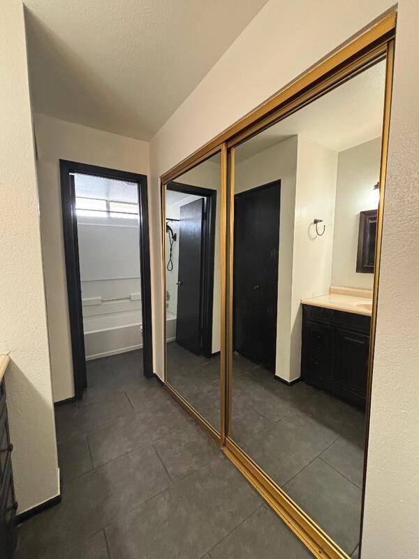 Building Photo - 10610 S 48th St