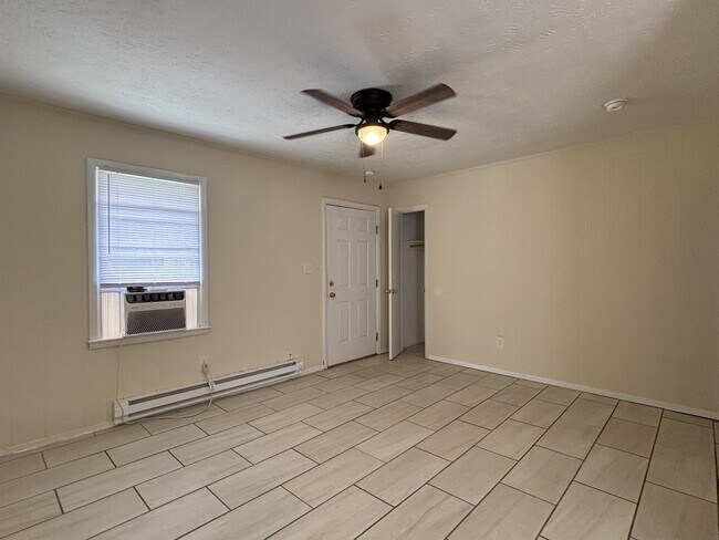 Building Photo - 4946 Robin St
