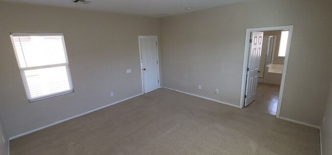 Building Photo - Immaculate 3 Bedroom Home in Aliante