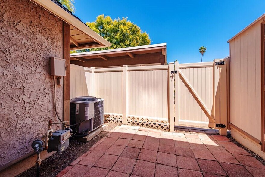 Building Photo - 28832 Conejo View Dr