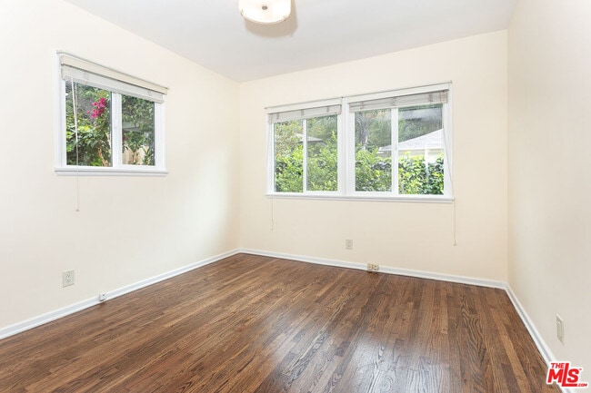 Building Photo - 1117 Roscomare Rd