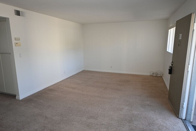 Interior Photo - MAR812