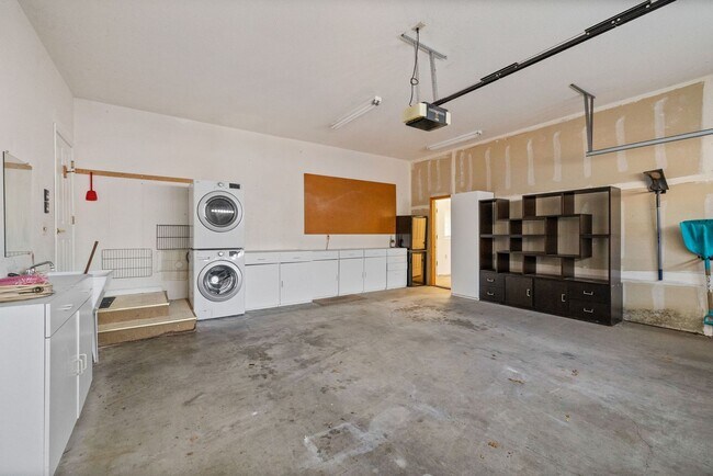 Building Photo - Amazing Apple Valley Home