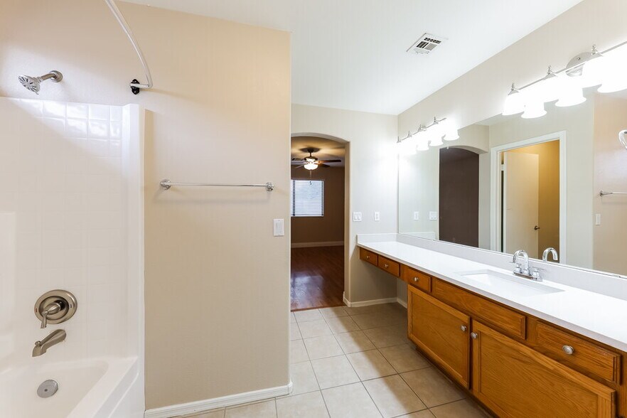 Building Photo - 16255 N 158th Dr