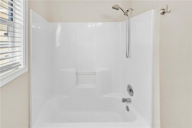 Building Photo - 125 York Ln