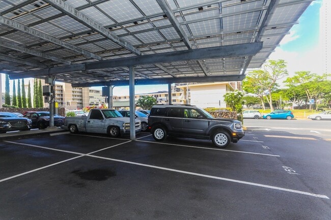 Building Photo - Sunset Lakeview - Fully renovated 3 bedroom, 2 bath on lower floor comes with tandem parking for ...