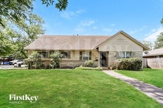 Building Photo - 902 Poinsettia Dr