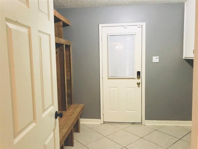 Building Photo - 15703 Laurelfield Dr