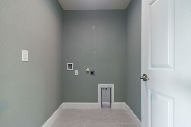 Building Photo - 2462 Ensenada Ln