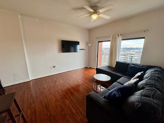 Building Photo - One Bedroom Furnished/Unfurnished Condo in Uptown Charlotte