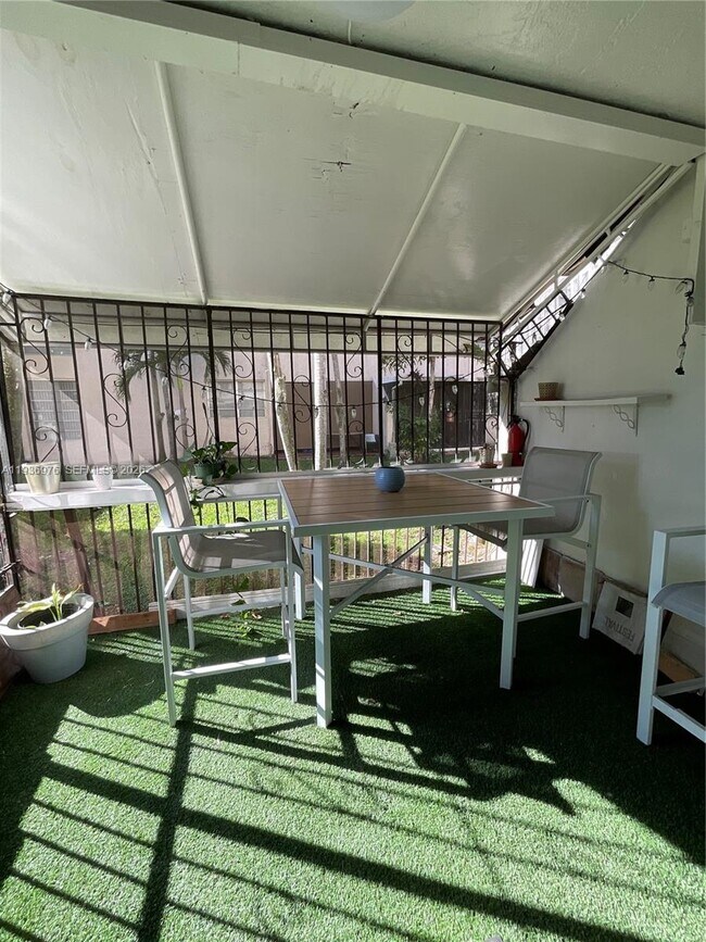 Building Photo - 820 NW 87th Ave