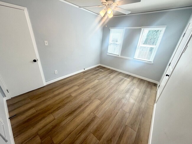 Building Photo - 2 bed 1 bath SFH near USC with gated parking
