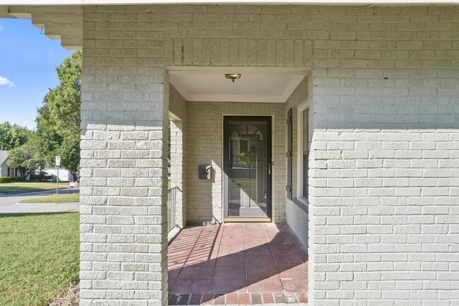 Building Photo - 1231 S Richmond Ave