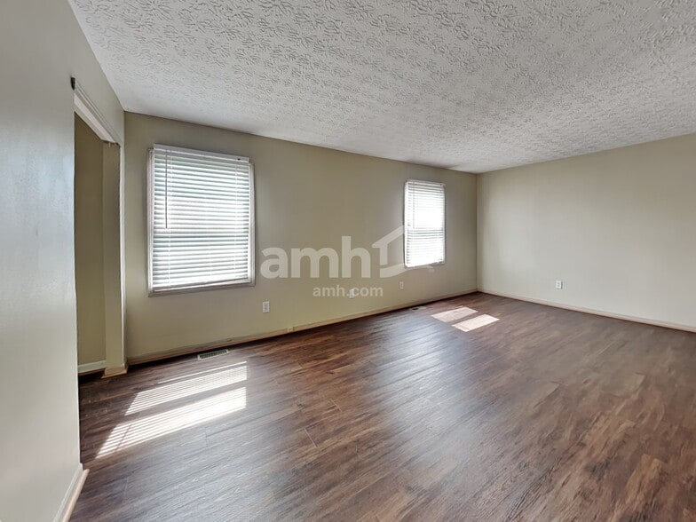 Building Photo - 5563 Crenton Dr