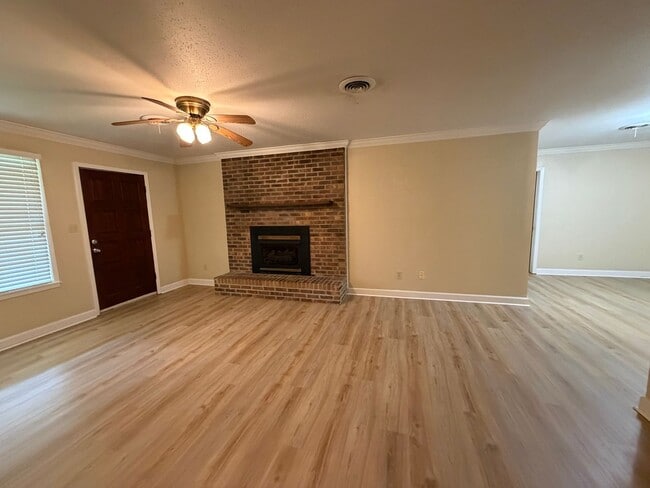 Building Photo - 4 bed/3 bath house in Tupelo