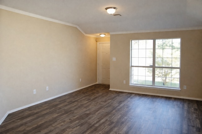 Building Photo - AVAILABLE SOON!