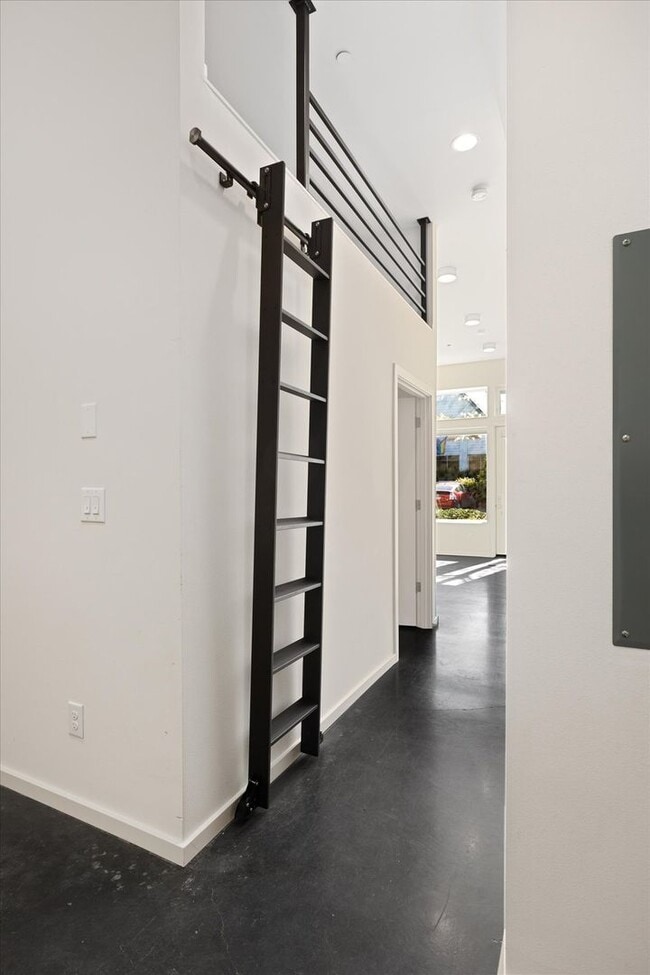 Building Photo - 3Bd/3Ba Seattle Townhouse