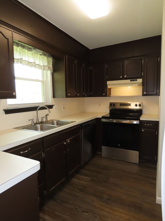 Building Photo - Spacious 4-Bedroom Home in Whitehouse ISD – Pet-Friendly with Large Fenced Yard! Bonus: Lawncare ...