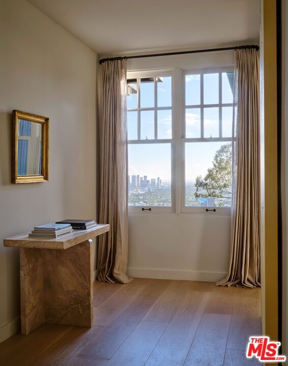 Building Photo - 8673 Hollywood Blvd