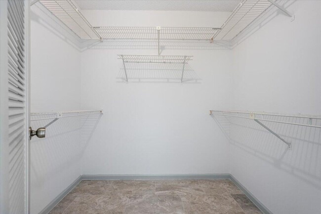 Building Photo - 2216 Amesbury Ct