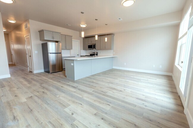 Building Photo - Beautiful 3 Bed/ 2 1/2 Bath Townhomes