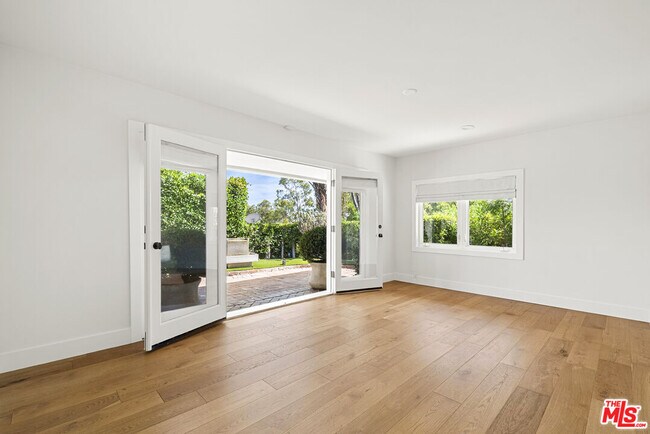Building Photo - 9881 Beverly Grove Dr