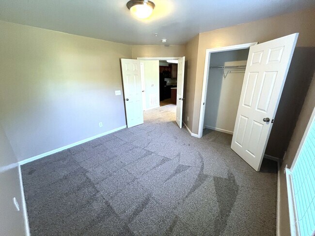 Building Photo - 4702 Pennoak Ln