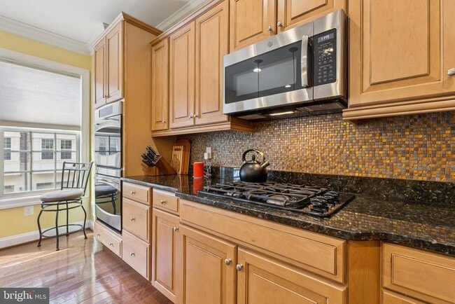 Building Photo - 724 Sentry Square