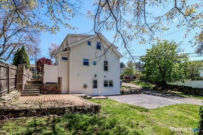 Building Photo - 25 Maplewood Ave