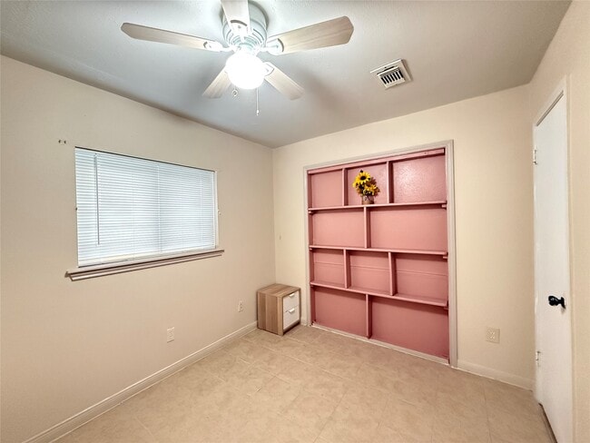 Building Photo - 10807 Emery Dr