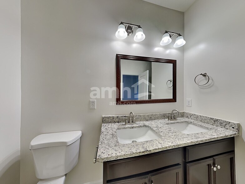 Building Photo - 553 Friar Park Ln