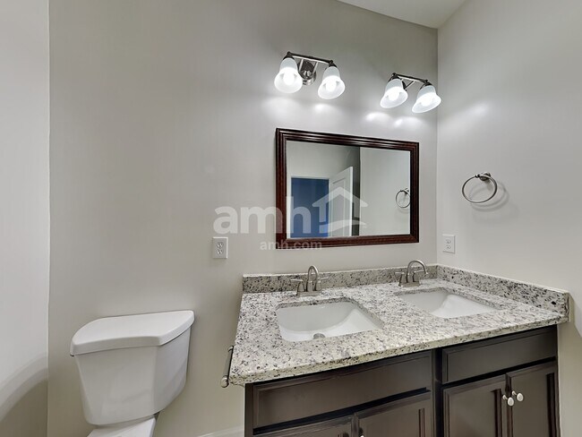 Building Photo - 553 Friar Park Ln