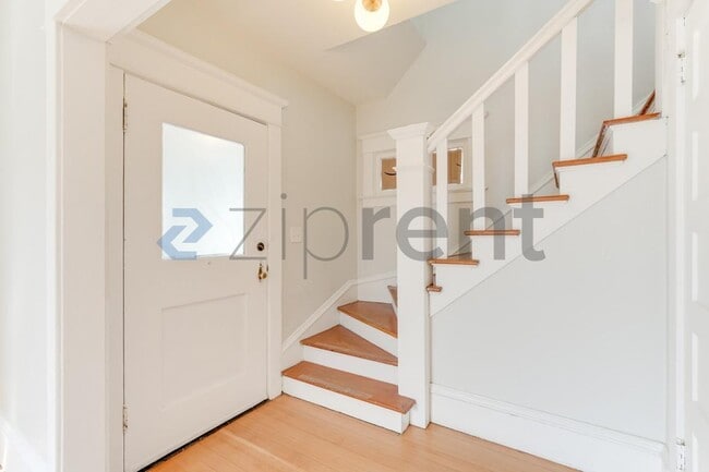 Building Photo - 2038 8th Ave N